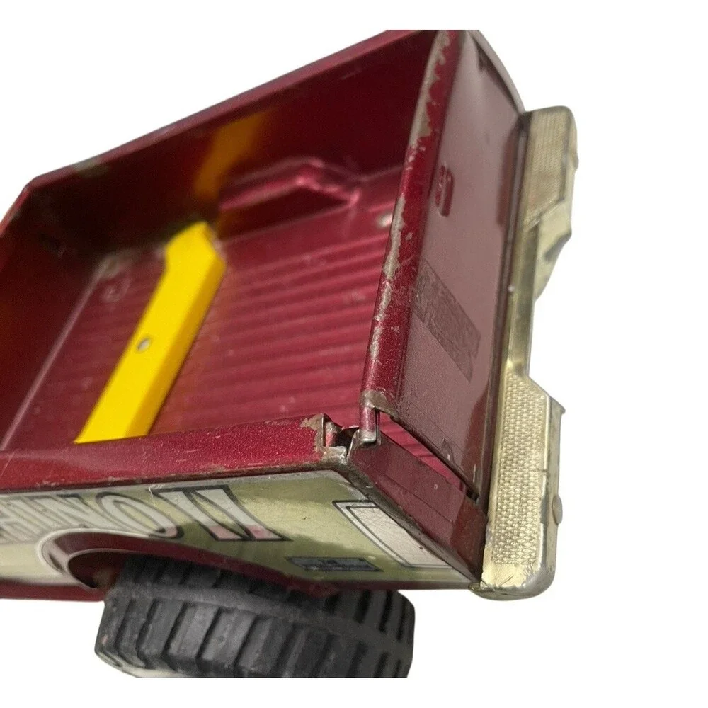 Vintage Nylint Chevy Truck Rhino II 4x4 Pressed Steel Pick-Up Metallic Red Toys